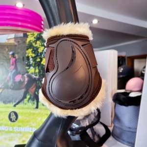 Kavalkade Ochraniacze " COMPETE" tylne z futrem BRĄZ