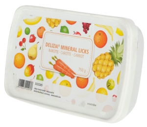 Lizawka dla konia Deliza Mineral Licks, marchewka, 750 g, Kerbl